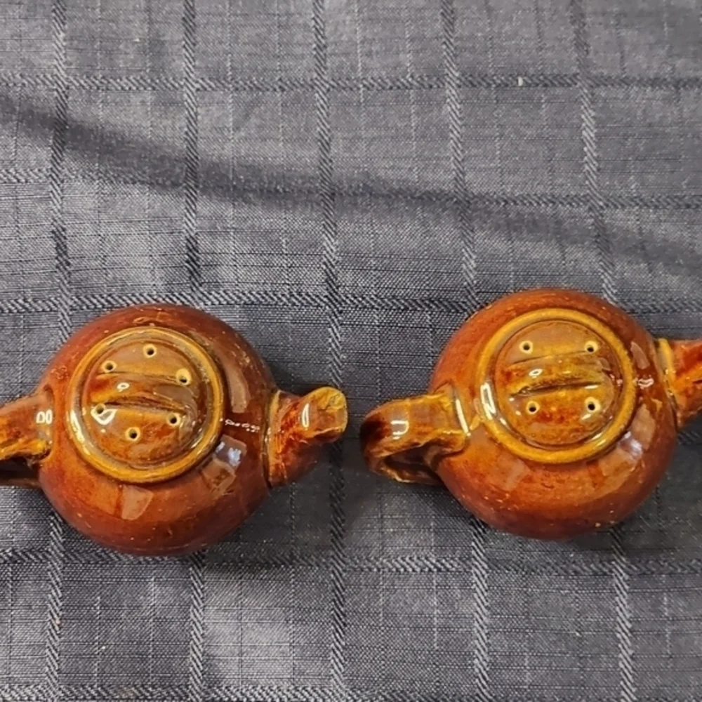 Vintage Brown Teapot Salt‎ And Pepper Shakers